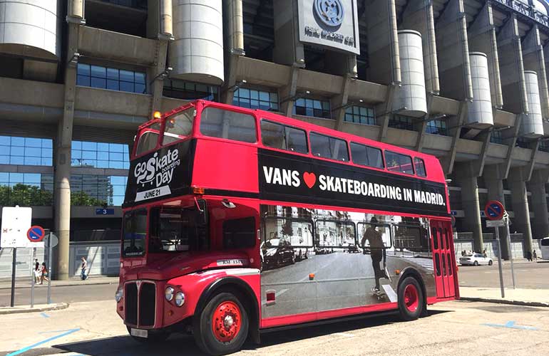 Rotulacion Con Vinilo Impreso De Autobus Para La Marca Vans