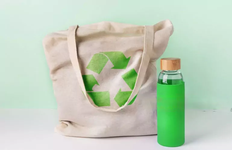 Bolsa de compra ecológica de algodón natural y botella de agua reutilizable de vidrio